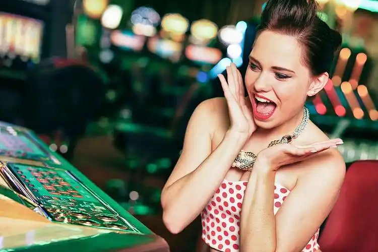 LuckFish Online Bingo Myanmar ကစားသမားများ MMK ဆုရရှိနေသောပုံ
